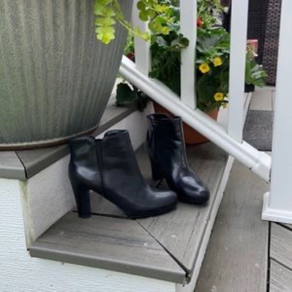 Lauren Ralph Lauren Size 7 Marcy Ankle Leather Heel Boots